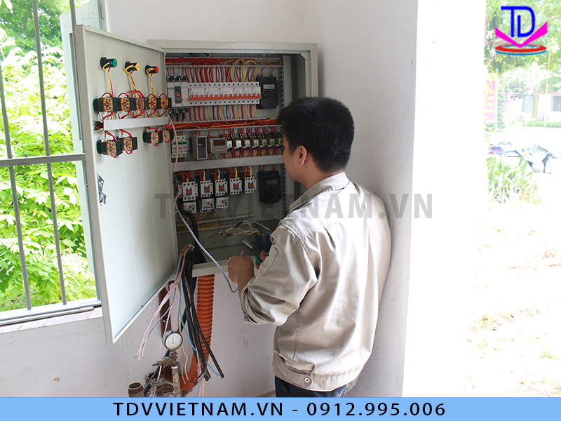 Đội ngũ kỹ thuật viên TDV luôn sẵn sàng hỗ trợ khách hàng 