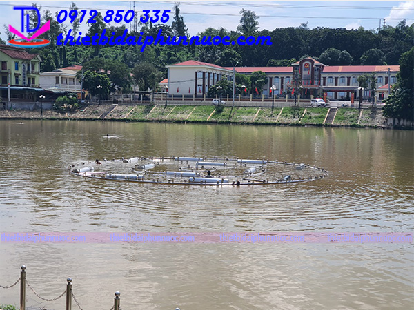 Đài phun nước phao nổi hình tròn lắp tại thị trấn Vụ Bản 5