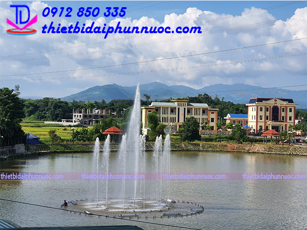 Đài phun nước phao nổi hình tròn lắp tại thị trấn Vụ Bản 7
