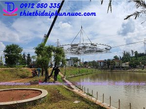 Đài phun nước phao nổi hình tròn lắp tại thị trấn Vụ Bản 8