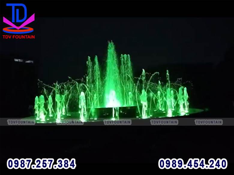 Hệ thống phun nước bao gồm các vòi phun với chế độ khác nhau, được bố trí khoa học