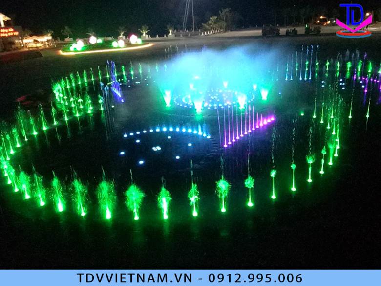 Sàn nhạc nước được điều khiển bằng hệ thống lập trình tự động.