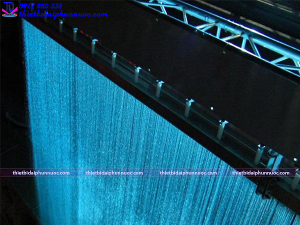 Chi phí đầu tư màn nước thẳng phụ thuộc vào nhiều yếu tố khác nhau.