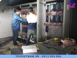 Tủ điện khiển đài phun nước bao gồm nhiều thành phần khác nhau