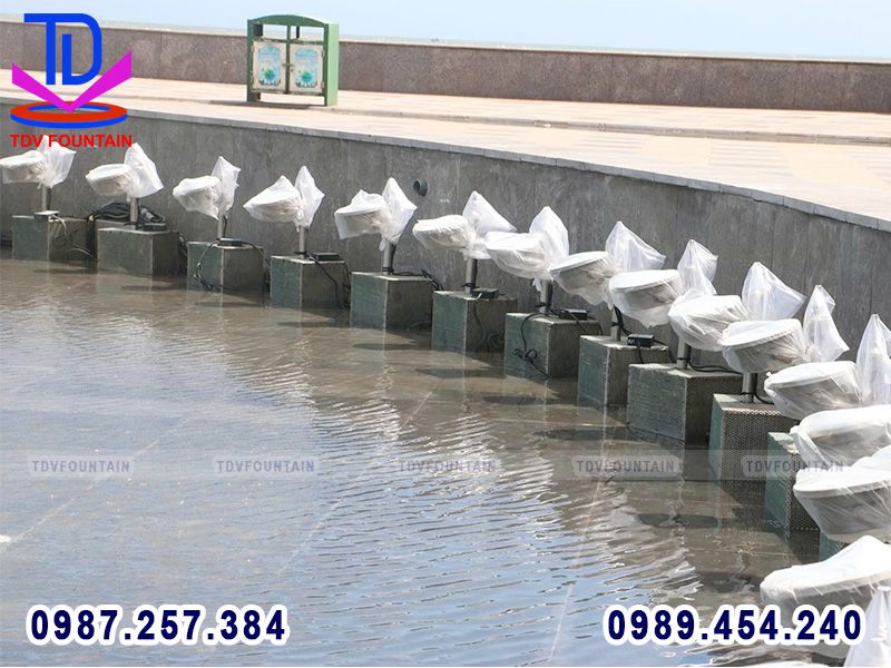 Sử dụng hệ thống vòi phun, đèn chiếu hiện đại