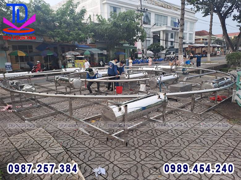 Thi công đài phun nước phao nổi hồ Trúc Giang - Bến Tre