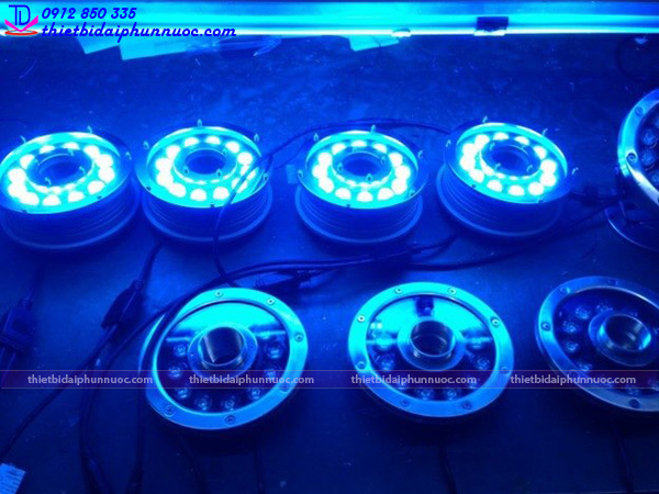 den-led-duoi-nuoc-dang-banh-xe-36w-doi-mau-4.jpg den led duoi nuoc dang banh xe 36w doi mau 4