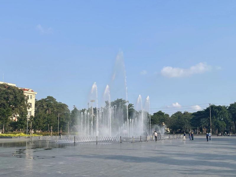 Đài phun nước giải pháp điều hòa tự nhiên, cản bụi mịn cho quảng trường đô thị